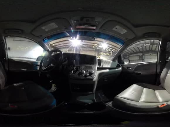 2017 Toyota Sienna XLE Auto Access Seat z VIN 5TDYZ3DC8HS769921, wystawiony jako IAAI lot #41237055 z przebiegiem 152 509 mil mil oraz . Historia ofert i sprzedaży dostępna na DreamBid. Obrazek 22.