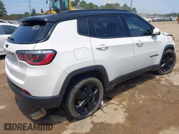 2019 Jeep Compass Altitude z VIN 3C4NJCBB0KT802623, wystawiony jako IAAI lot #42862871 z przebiegiem 108 565 mil mil oraz . Historia ofert i sprzedaży dostępna na DreamBid. Obrazek 4.