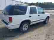 1996 Chevrolet Blazer with VIN 1GNCS13W7T2105518, listed as a IAAI auction lot 43140584 with 211,245 mi miles and . Bid and sale history available at DreamBid. Image 4.