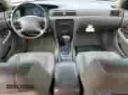 2001 Toyota Camry LE z VIN JT2BF28K410309733, wystawiony jako Copart lot #80418625 z przebiegiem 67 221 mil mil oraz Czysty tytuł • Clean title. Historia ofert i sprzedaży dostępna na DreamBid. Obrazek 8.