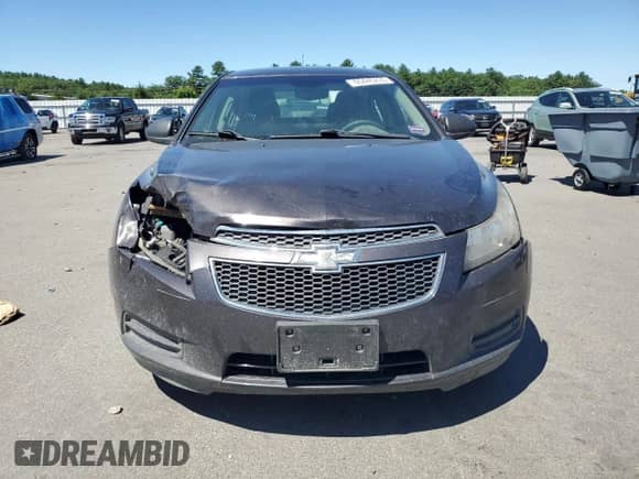 2014 Chevrolet Cruze LS z VIN 1G1PA5SG5E7108026, wystawiony jako Copart lot #65445235 z przebiegiem 149 840 mil mil oraz Szkoda całkowita • Salvage title. Historia ofert i sprzedaży dostępna na DreamBid. Obrazek 5.