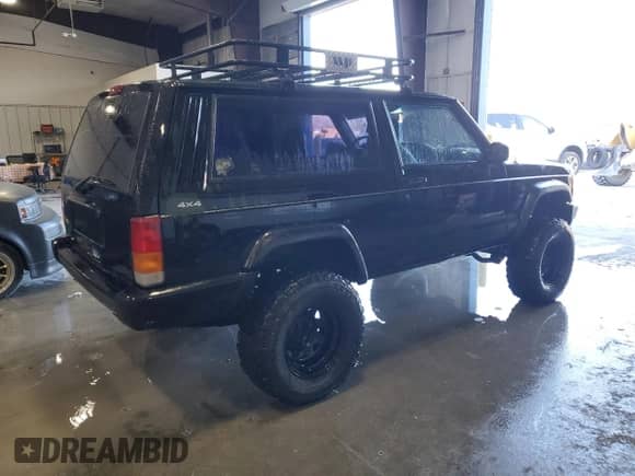 1998 Jeep Grand Cherokee with VIN 1J4FJ27P2WL203592, listed as a Copart auction lot 82803884 with 82,604 mi miles and Salvage title. Bid and sale history available at DreamBid. Image 3.