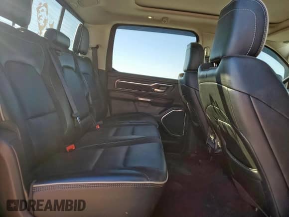 2022 Ram 1500 Laramie z VIN 1C6SRFJT3NN141138, wystawiony jako Copart lot #86326955 z przebiegiem 84 335 mil mil oraz Szkoda całkowita • Salvage title. Historia ofert i sprzedaży dostępna na DreamBid. Obrazek 10.