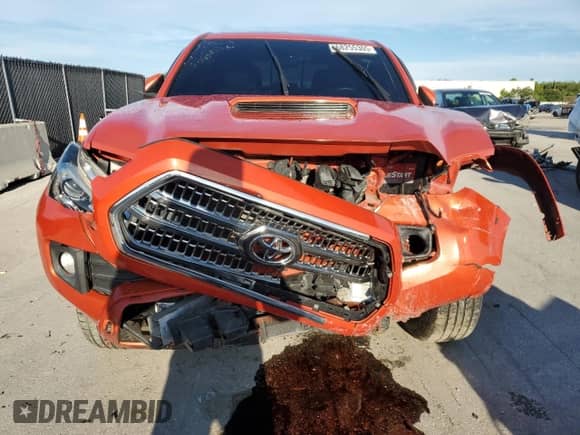 2017 Toyota Tacoma SR5 с VIN 5TFAZ5CN8HX044054, выставлен на аукционе Copart как лот 68255305 с пробегом 56 231 миль миль и Списание • Salvage title. История ставок и продаж доступна на DreamBid. Изображение 5.