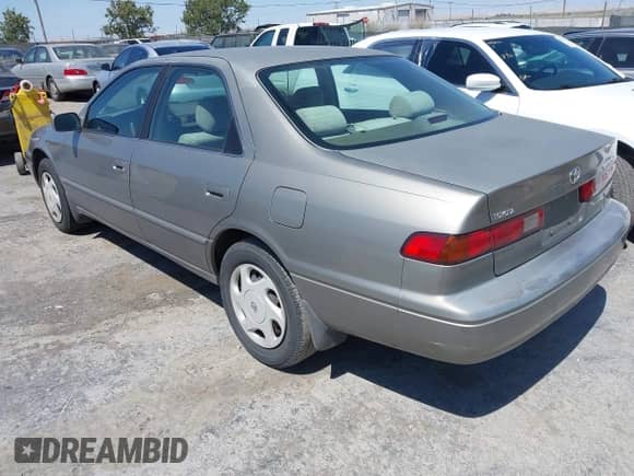1997 Toyota Camry LE z VIN JT2BF22K6V0076534, wystawiony jako IAAI lot #42648829 z przebiegiem 258 244 mil mil oraz . Historia ofert i sprzedaży dostępna na DreamBid. Obrazek 3.
