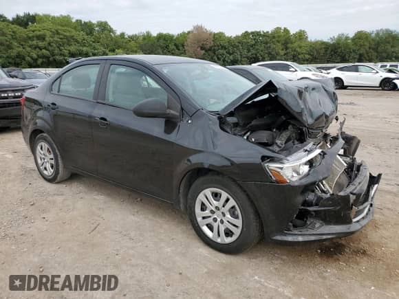 2019 Chevrolet Sonic LS z VIN 1G1JB5SB4K4111990, wystawiony jako Copart lot #69835604 z przebiegiem 63 309 mil mil oraz Szkoda całkowita • Salvage title. Historia ofert i sprzedaży dostępna na DreamBid. Obrazek 4.