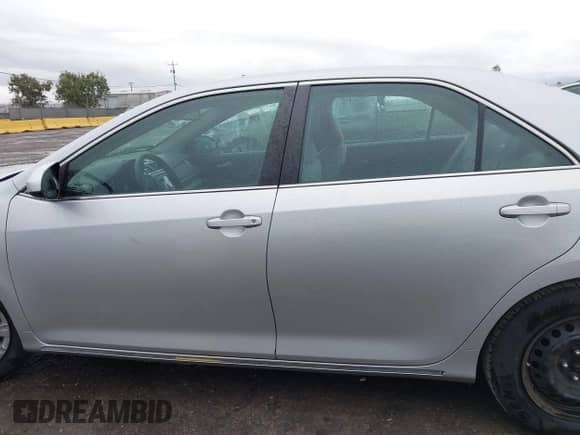 2014 Toyota Camry SE with VIN 4T1BF1FK6EU339105, listed as a IAAI auction lot 43353700 with 123,732 mi miles and . Bid and sale history available at DreamBid. Image 14.