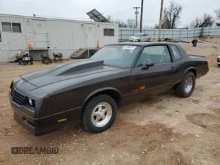 1985 Chevrolet Monte Carlo Sport SS с VIN 1G1GZ37G2FR216146, выставлен на аукционе Copart как лот 44599075 с пробегом 98 095 миль миль и Чистый • Clean title. История ставок и продаж доступна на DreamBid. Изображение 1.