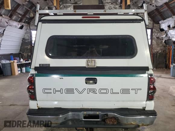 2003 Chevrolet Silverado 1500 LS z VIN 1GCEK14V33Z173927, wystawiony jako Copart lot #56017245 z przebiegiem Nie podano mil oraz Czysty tytuł • Clean title. Historia ofert i sprzedaży dostępna na DreamBid. Obrazek 6.