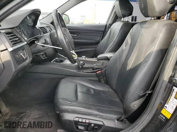 2012 BMW 3 Series 328i с VIN WBA3A5C52CF258419, выставлен на аукционе Copart как лот 86695705 с пробегом 124 407 миль миль и Списание • Salvage title. История ставок и продаж доступна на DreamBid. Изображение 7.