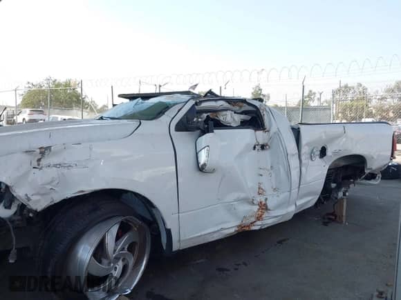 2014 Ram 1500 Express z VIN 3C6JR6AT4EG285012, wystawiony jako IAAI lot #42867183 z przebiegiem Nie podano mil oraz . Historia ofert i sprzedaży dostępna na DreamBid. Obrazek 14.