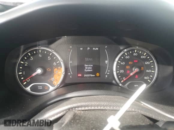 2018 Jeep Renegade Latitude with VIN ZACCJABB8JPH48411, listed as a Copart auction lot 70494845 with 252,379 mi miles and Clean title. Bid and sale history available at DreamBid. Image 9.