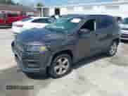 2020 Jeep Compass Latitude z VIN 3C4NJCBB3LT136018, wystawiony jako IAAI lot #41915073 z przebiegiem 80 785 mil mil oraz . Historia ofert i sprzedaży dostępna na DreamBid. Obrazek 2.