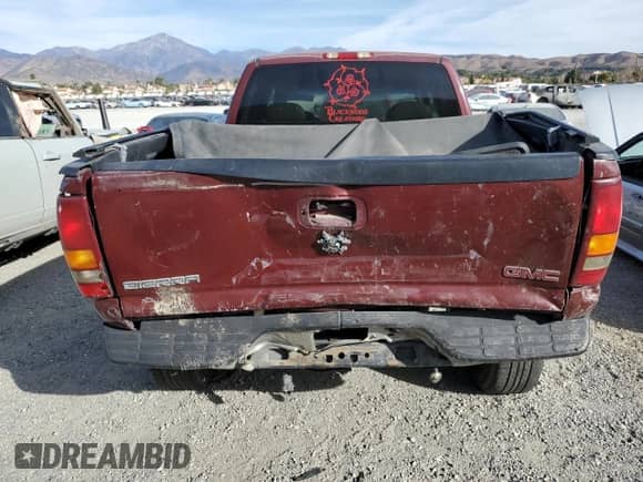 2000 GMC Sierra 1500 SLE with VIN 1GTEK19T1YE253734, listed as a Copart auction lot 42458225 with 197,956 mi miles and Salvage title. Bid and sale history available at DreamBid. Image 6.