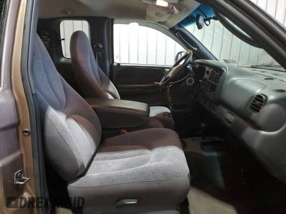 2000 Dodge Dakota Sport z VIN 1B7GG22NXYS654843, wystawiony jako Copart lot #47562755 z przebiegiem 191 868 mil mil oraz Szkoda całkowita • Salvage title. Historia ofert i sprzedaży dostępna na DreamBid. Obrazek 10.