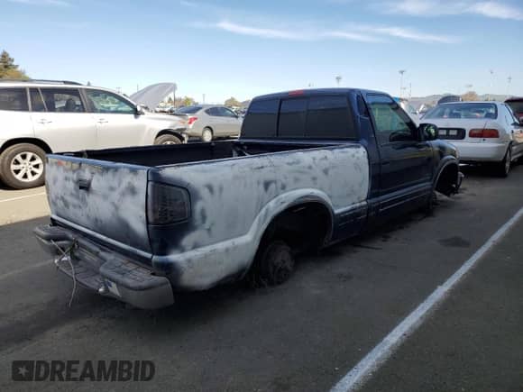 1999 Chevrolet S-10 с VIN 1GCCS14X1X8133382, выставлен на аукционе Copart как лот 47482475 с пробегом Не указан миль и На запчасти • Non repairable. История ставок и продаж доступна на DreamBid. Изображение 3.