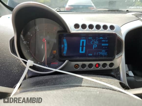 2016 Chevrolet Sonic RS z VIN 1G1JG6SB9G4152534, wystawiony jako Copart lot #61669815 z przebiegiem 117 986 mil mil oraz Szkoda całkowita • Salvage title. Historia ofert i sprzedaży dostępna na DreamBid. Obrazek 9.