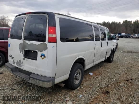 2008 Chevrolet Express Passenger с VIN 1GAHG39K081124644, выставлен на аукционе Copart как лот 87308444 с пробегом 272 697 миль миль и Списание • Salvage title. История ставок и продаж доступна на DreamBid. Изображение 3.