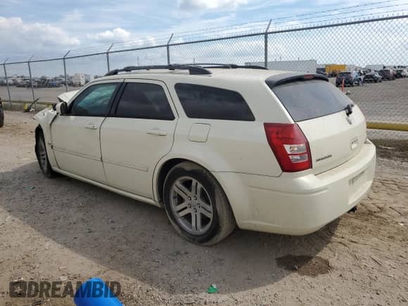 2005 Dodge Magnum RT with VIN 2D8GV582X5H682716, listed as a Copart auction lot 77242904 with 251,158 mi miles and Salvage title. Bid and sale history available at DreamBid. Image 2.
