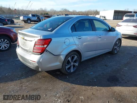 2018 Chevrolet Sonic Premier z VIN 1G1JF5SB5J4106865, wystawiony jako IAAI lot #41540905 z przebiegiem 108 628 mil mil oraz . Historia ofert i sprzedaży dostępna na DreamBid. Obrazek 4.