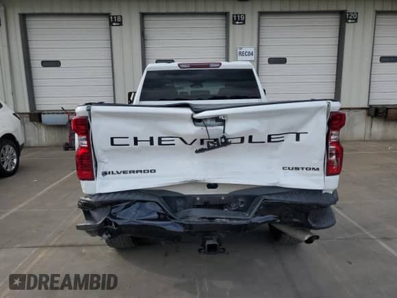 2024 Chevrolet Silverado 2500HD Custom с VIN 2GC4YME75R1132258, выставлен на аукционе Copart как лот 69998305 с пробегом 87 232 миль миль и Списание • Salvage title. История ставок и продаж доступна на DreamBid. Изображение 6.