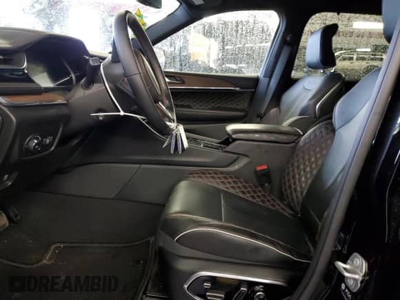 2023 Jeep Grand Cherokee Summit с VIN 1C4RJKEG9P8845754, выставлен на аукционе Copart как лот 43276445 с пробегом 34 844 миль миль и Списание • Salvage title. История ставок и продаж доступна на DreamBid. Изображение 7.