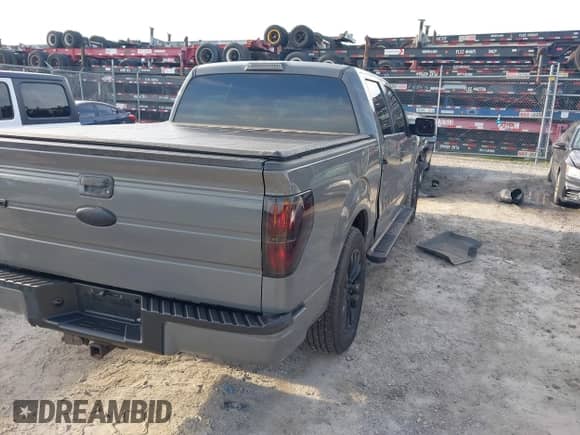 2011 Ford F-150 XL z VIN 1FTFW1CF9BFC35575, wystawiony jako IAAI lot #43070970 z przebiegiem 150 674 mil mil oraz . Historia ofert i sprzedaży dostępna na DreamBid. Obrazek 4.