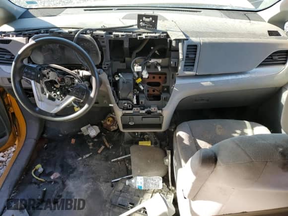 2016 Toyota Sienna L with VIN 5TDZK3DC6GS703729, listed as a Copart auction lot 84994245 with Not provided miles and Clean title. Bid and sale history available at DreamBid. Image 8.