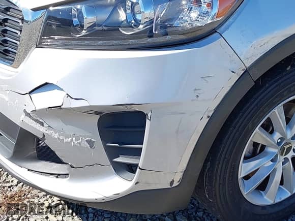 2019 Kia Sorento S with VIN 5XYPGDA58KG572314, listed as a IAAI auction lot 43425458 with 128,901 mi miles and . Bid and sale history available at DreamBid. Image 6.