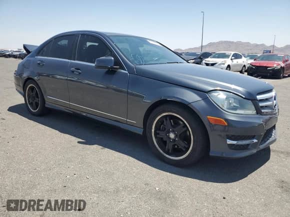 2013 Mercedes-Benz C 250 Sport с VIN WDDGF4HBXDA786339, выставлен на аукционе Copart как лот 60758555 с пробегом 92 795 миль миль и Списание • Salvage title. История ставок и продаж доступна на DreamBid. Изображение 4.
