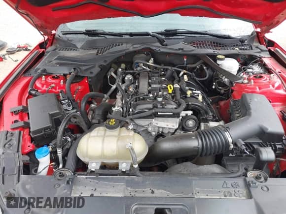 2022 Ford Mustang EcoBoost z VIN 1FATP8UH0N5104821, wystawiony jako IAAI lot #42669394 z przebiegiem 66 388 mil mil oraz . Historia ofert i sprzedaży dostępna na DreamBid. Obrazek 10.