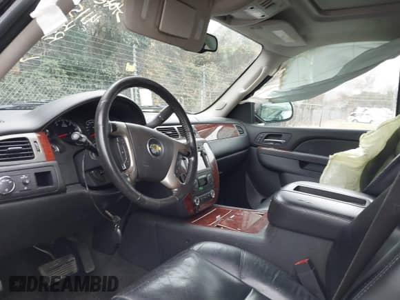 2011 Chevrolet Suburban LTZ с VIN 1GNSCKE02BR206544, выставлен на аукционе IAAI как лот 41159341 с пробегом 218 202 миль миль и . История ставок и продаж доступна на DreamBid. Изображение 5.