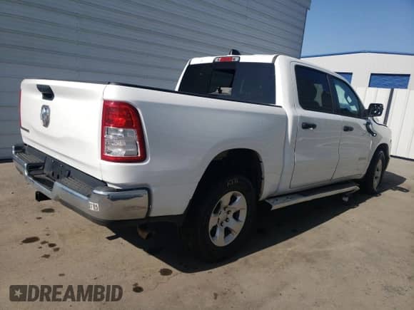 2023 Ram 1500 Big Horn z VIN 1C6RREFGXPN619563, wystawiony jako Copart lot #59500964 z przebiegiem 10 050 mil mil oraz Szkoda całkowita • Salvage title. Historia ofert i sprzedaży dostępna na DreamBid. Obrazek 3.