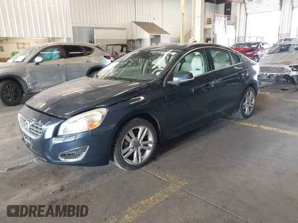 2013 Volvo S60 T5 с VIN YV1612FH9D2184973, выставлен на аукционе IAAI как лот 43136800 с пробегом 106 699 миль миль и . История ставок и продаж доступна на DreamBid. Изображение 2.