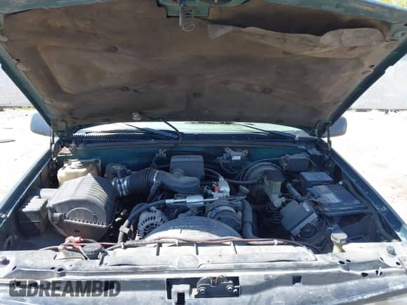 1997 Chevrolet Tahoe z VIN 3GNEK18R0VG168370, wystawiony jako IAAI lot #42104648 z przebiegiem 192 771 mil mil oraz . Historia ofert i sprzedaży dostępna na DreamBid. Obrazek 10.