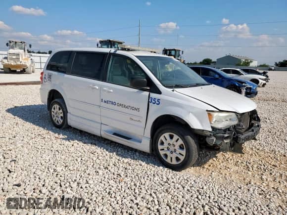 2017 Dodge Grand Caravan SE with VIN 2C7WDGBG9HR802259, listed as a Copart auction lot 68463275 with 136,353 mi miles and Salvage title. Bid and sale history available at DreamBid. Image 4.