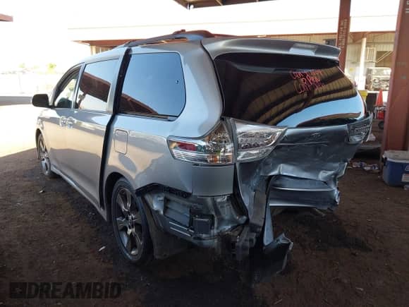 2016 Toyota Sienna SE with VIN 5TDXK3DC4GS726921, listed as a IAAI auction lot 42702860 with 87,970 mi miles and . Bid and sale history available at DreamBid. Image 3.