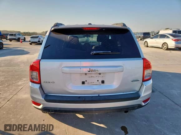 2011 Jeep Compass Latitude z VIN 1J4NF1FB5BD271774, wystawiony jako Copart lot #86056655 z przebiegiem 140 558 mil mil oraz Szkoda całkowita • Salvage title. Historia ofert i sprzedaży dostępna na DreamBid. Obrazek 6.