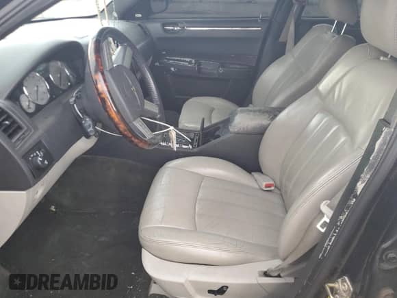 2005 Chrysler 300 C with VIN 2C3AA63H15H694064, listed as a Copart auction lot 70875005 with 110,578 mi miles and Salvage title. Bid and sale history available at DreamBid. Image 7.