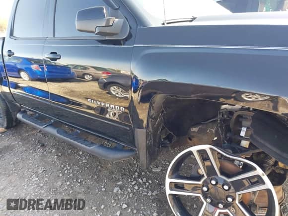 2017 Chevrolet Silverado 1500 LT с VIN 3GCUKREC4HG310842, выставлен на аукционе IAAI как лот 41908001 с пробегом 179 814 миль миль и . История ставок и продаж доступна на DreamBid. Изображение 18.