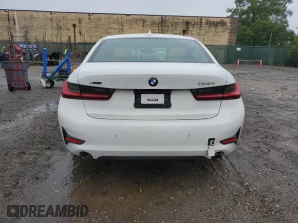 2022 BMW 3 Series 330i xDrive with VIN 3MW5R7J01N8C43605, listed as a Copart auction lot 83750295 with 19,757 mi miles and Salvage title. Bid and sale history available at DreamBid. Image 6.