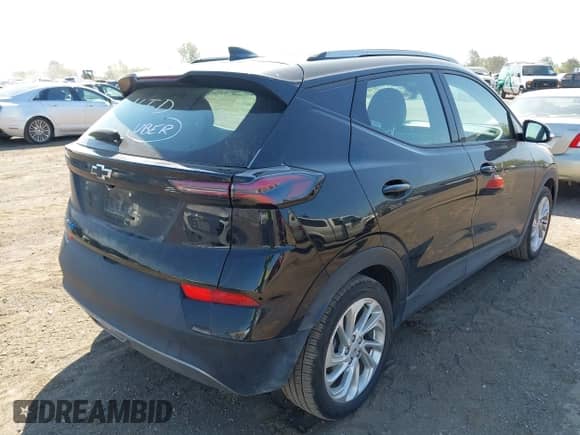 2023 Chevrolet Bolt EUV LT z VIN 1G1FY6S06P4135918, wystawiony jako IAAI lot #43174597 z przebiegiem 89 399 mil mil oraz . Historia ofert i sprzedaży dostępna na DreamBid. Obrazek 4.