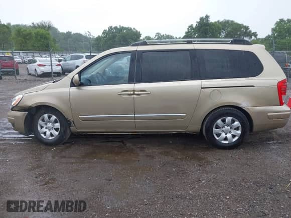 2007 Hyundai Entourage GLS с VIN KNDMC233776017914, выставлен на аукционе IAAI как лот 42581140 с пробегом 174 357 миль миль и . История ставок и продаж доступна на DreamBid. Изображение 14.