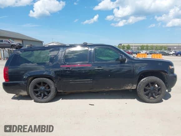 2009 Chevrolet Suburban LTZ z VIN 1GNFK36329R145158, wystawiony jako IAAI lot #43141956 z przebiegiem 336 452 mil mil oraz . Historia ofert i sprzedaży dostępna na DreamBid. Obrazek 13.