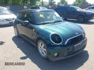 2008 MINI Hardtop with VIN WMWMF33528TU65542, listed as a IAAI auction lot 42522522 with 155,728 mi miles and . Bid and sale history available at DreamBid. Image 1.