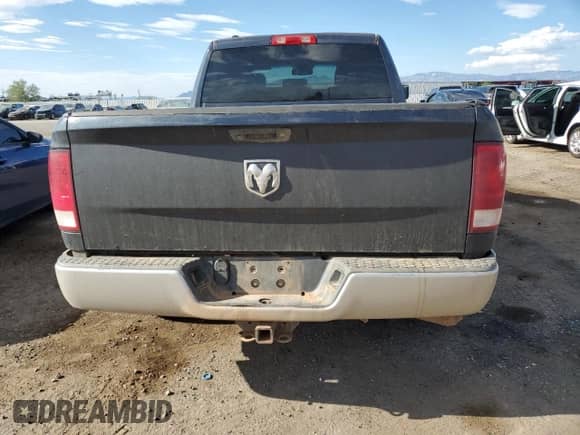 2018 Ram 1500 Tradesman z VIN 1C6RR6FG5JS266003, wystawiony jako Copart lot #68441575 z przebiegiem 125 554 mil mil oraz Szkoda całkowita • Salvage title. Historia ofert i sprzedaży dostępna na DreamBid. Obrazek 6.