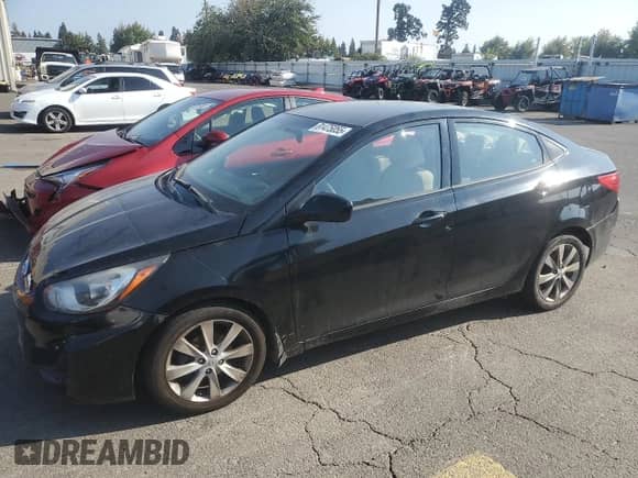 2012 Hyundai Accent GLS z VIN KMHCU4AE0CU241682, wystawiony jako Copart lot #81475055 z przebiegiem Nie podano mil oraz Czysty tytuł • Clean title. Historia ofert i sprzedaży dostępna na DreamBid. Obrazek 1.