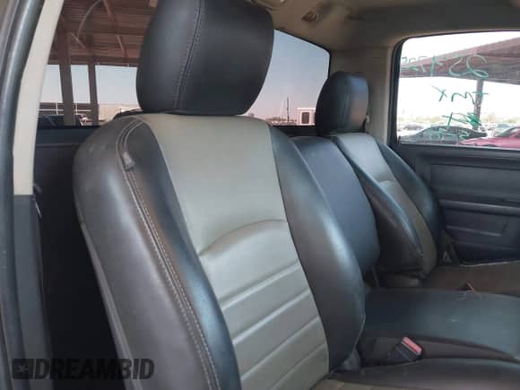 2012 Ram 1500 z VIN 3C6JD7DPXCG259725, wystawiony jako IAAI lot #42409076 z przebiegiem 186 458 mil mil oraz . Historia ofert i sprzedaży dostępna na DreamBid. Obrazek 8.