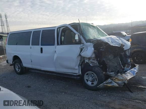2018 Chevrolet Express Passenger LT z VIN 1GAZGPFG6J1269222, wystawiony jako IAAI lot #41433114 z przebiegiem 99 985 mil mil oraz . Historia ofert i sprzedaży dostępna na DreamBid. Obrazek 13.