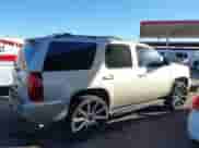 2013 Chevrolet Tahoe LT z VIN 1GNSCBE07DR143461, wystawiony jako IAAI lot #43349311 z przebiegiem 183 826 mil mil oraz . Historia ofert i sprzedaży dostępna na DreamBid. Obrazek 13.